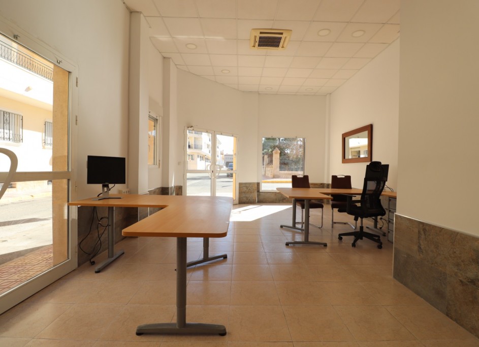 Revente - Commercial -
Jacarilla - Jacarilla - Town