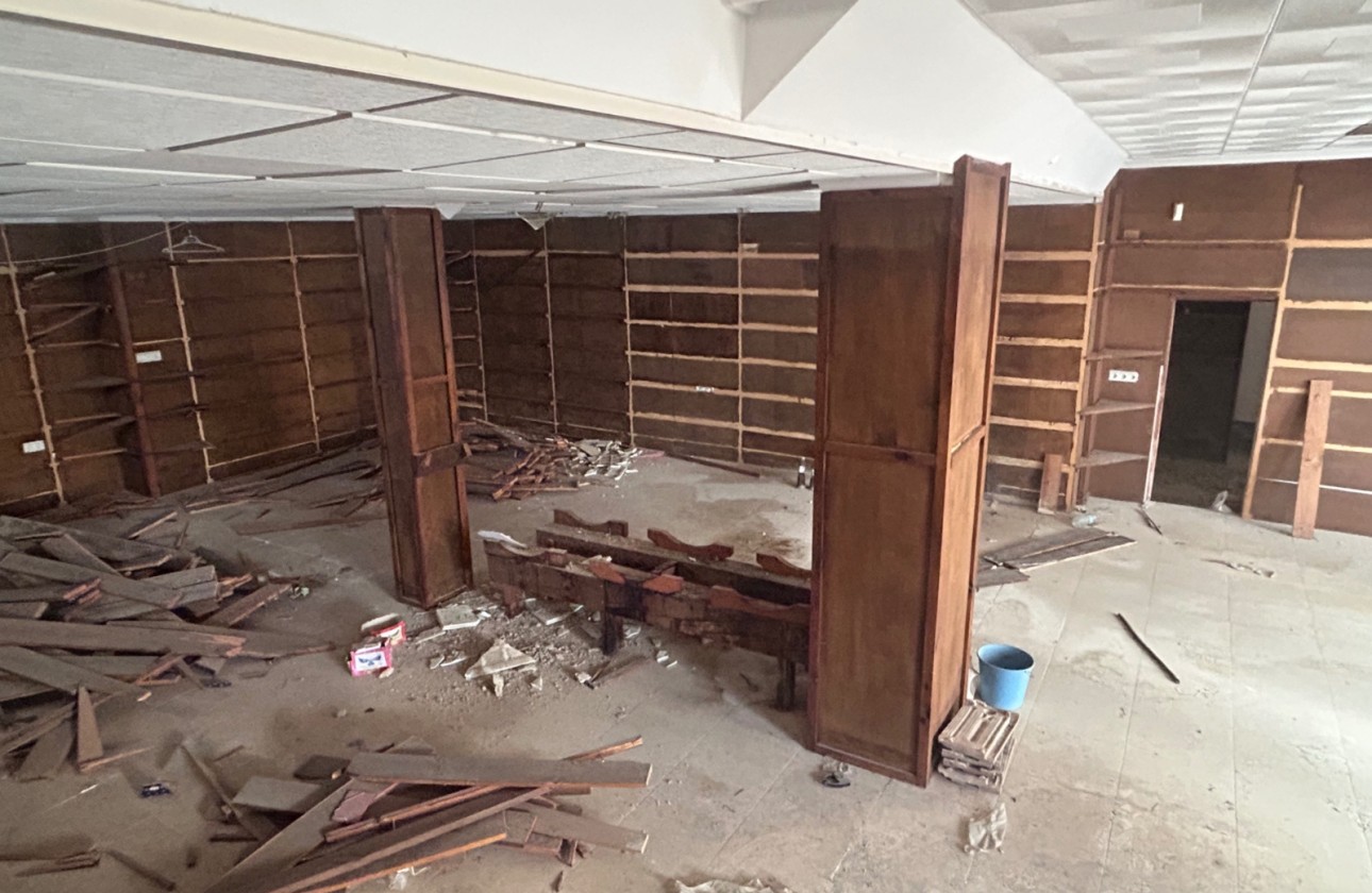 Revente - Commercial -
Jacarilla