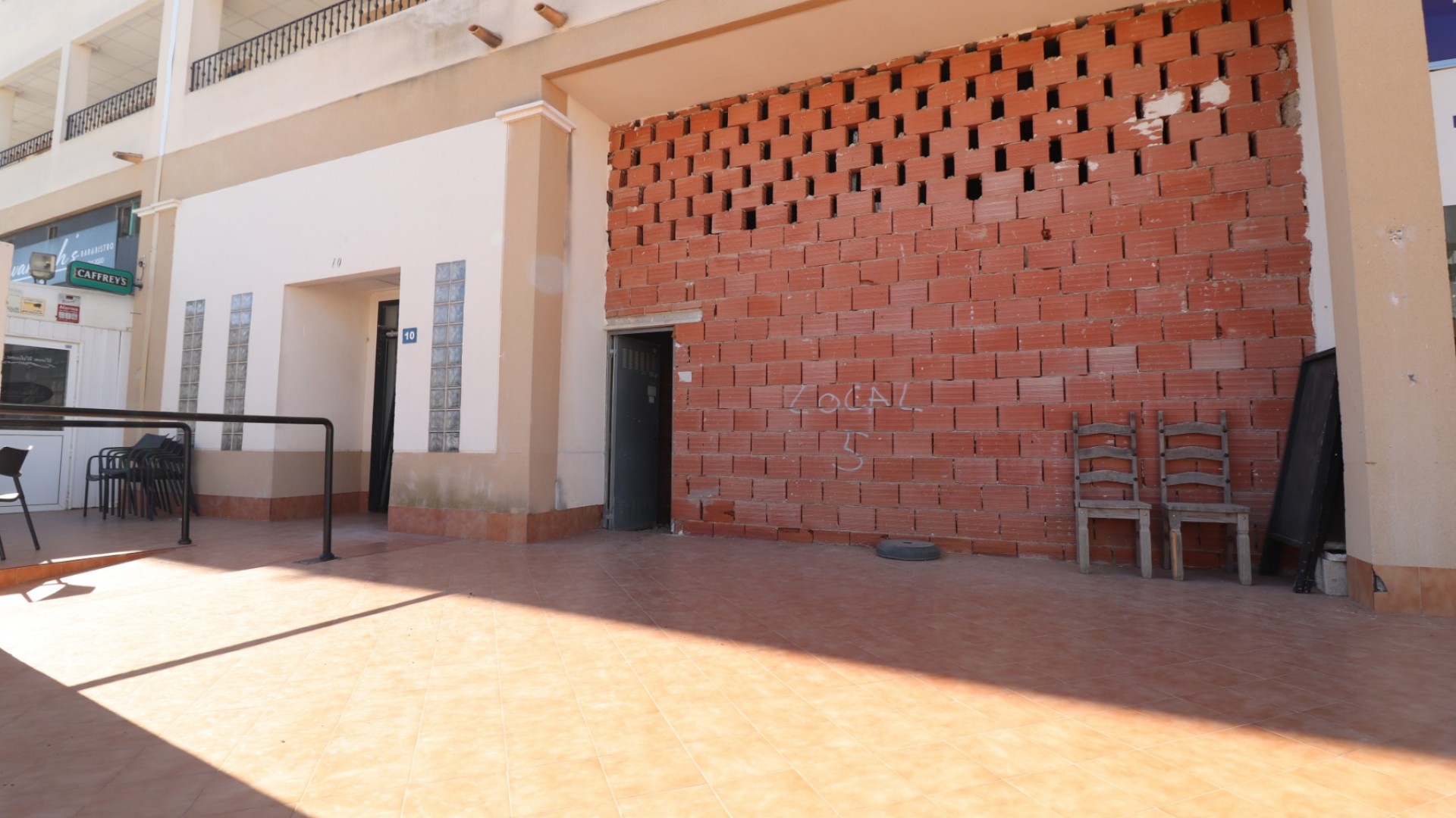 Revente - Commercial -
Los Montesinos - Laguna Green