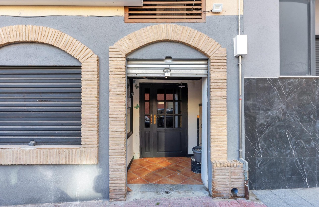 Revente - Commercial -
Torrevieja - Estacion de autobuses