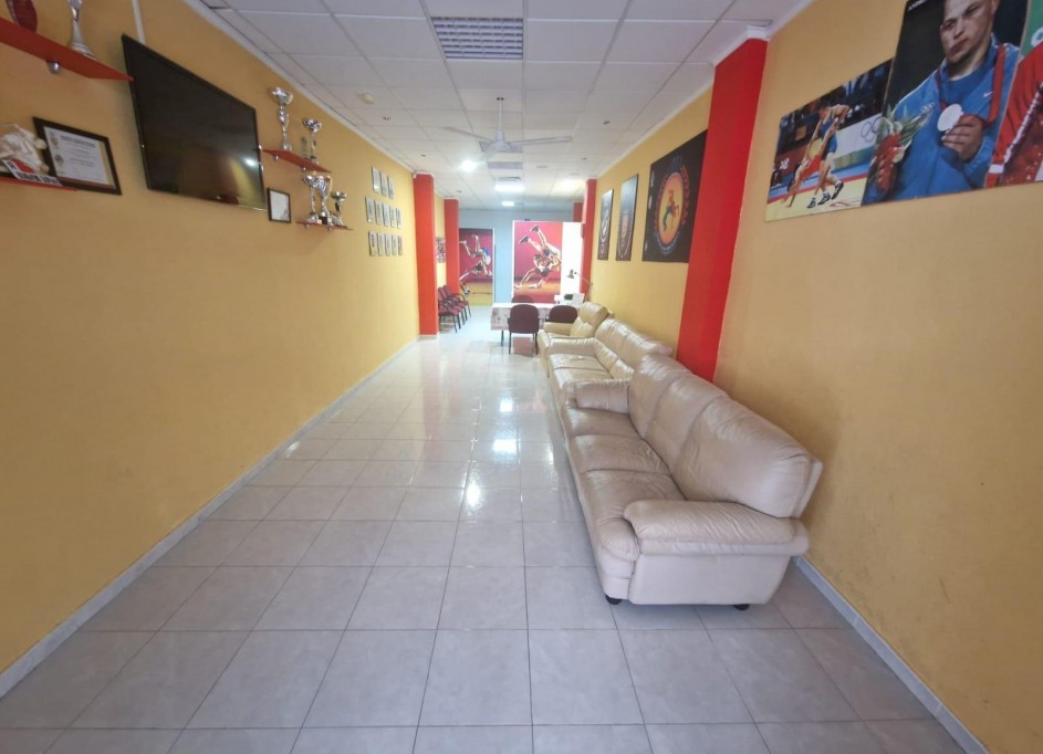 Revente - Commercial -
Torrevieja - Estacion de autobuses