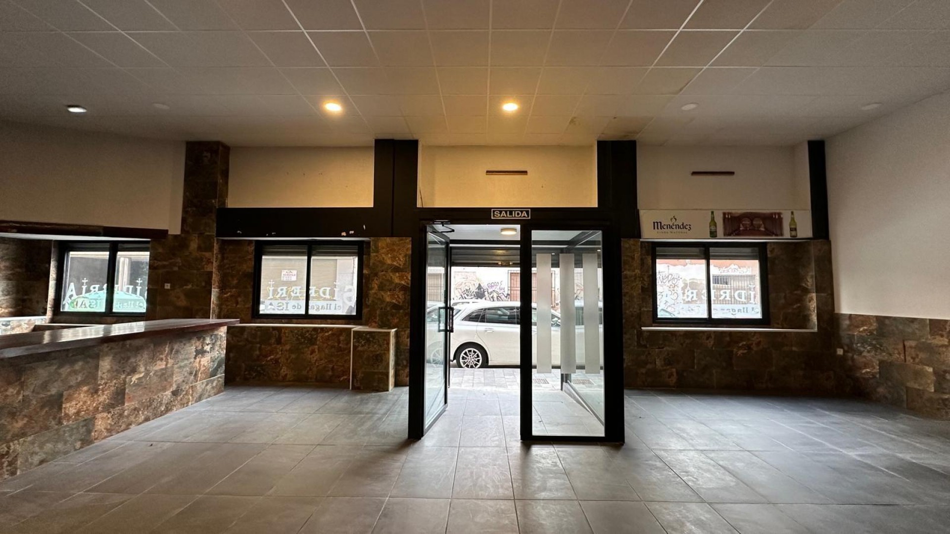 Revente - Commercial -
Torrevieja - Paseo maritimo