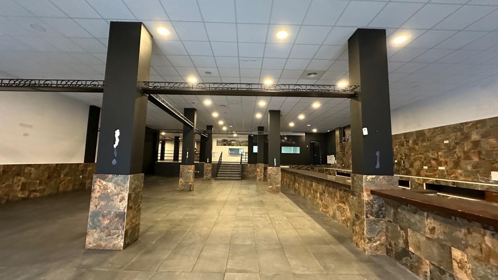 Revente - Commercial -
Torrevieja - Paseo maritimo