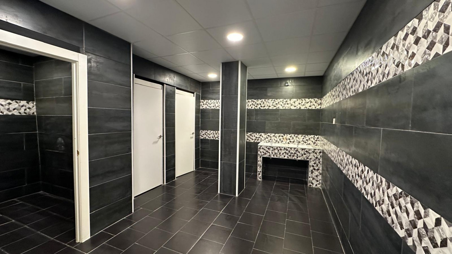 Revente - Commercial -
Torrevieja - Paseo maritimo