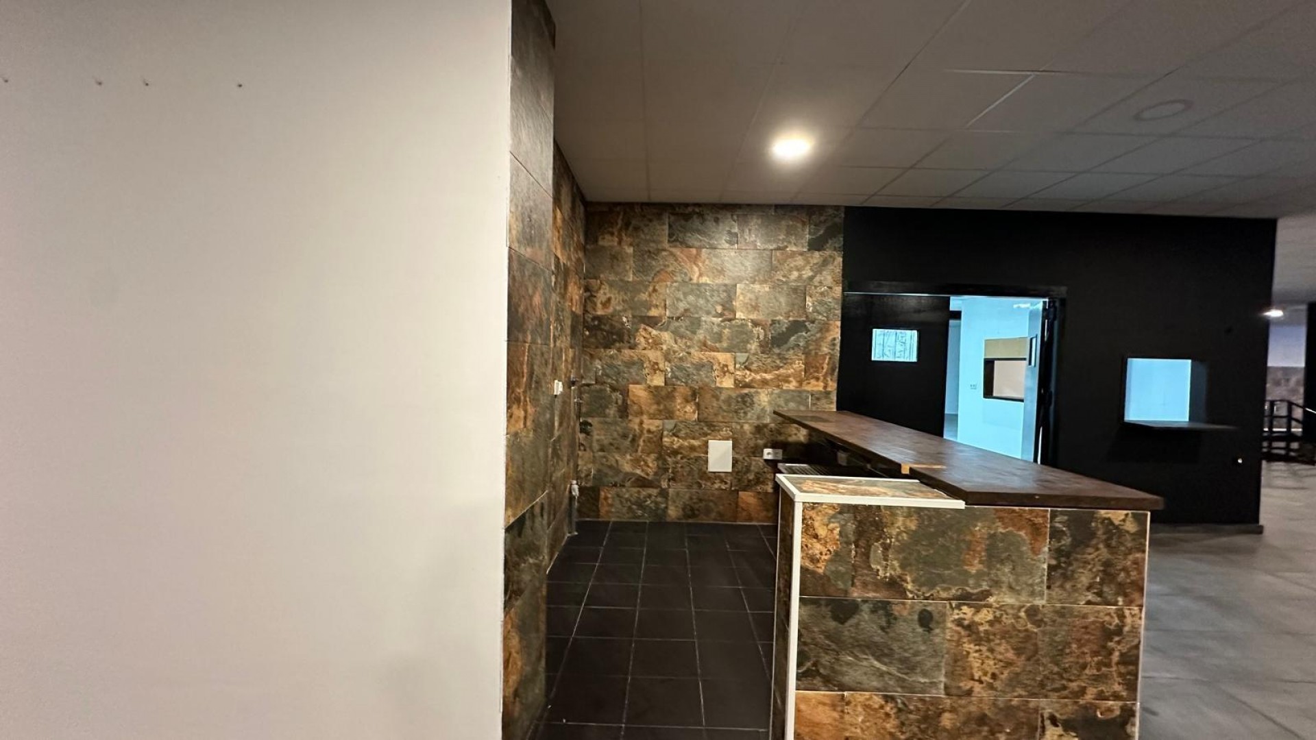 Revente - Commercial -
Torrevieja - Paseo maritimo