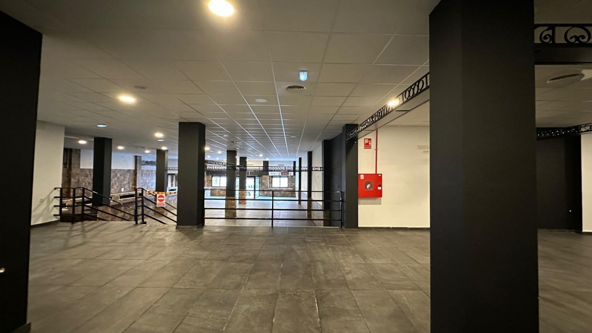 Revente - Commercial -
Torrevieja - Paseo maritimo