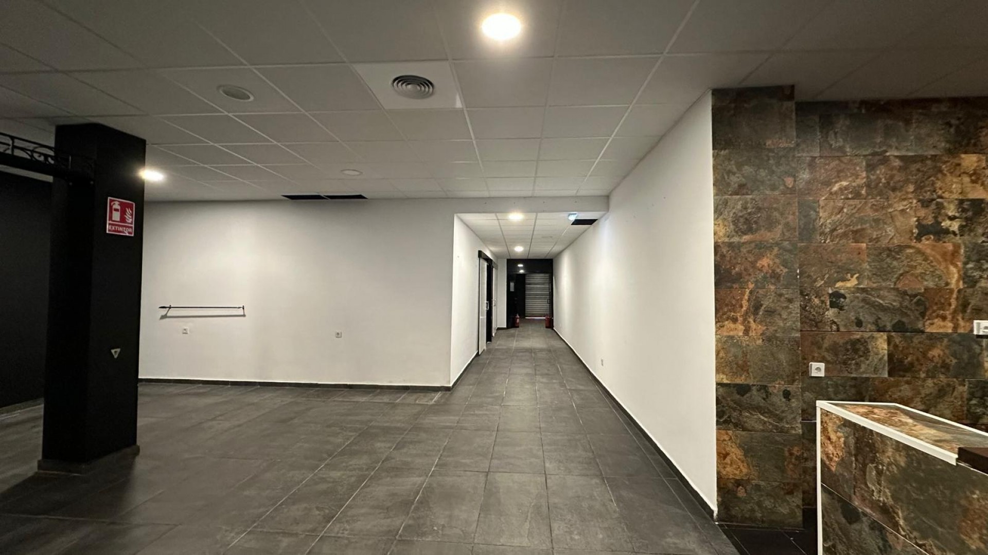 Revente - Commercial -
Torrevieja - Paseo maritimo