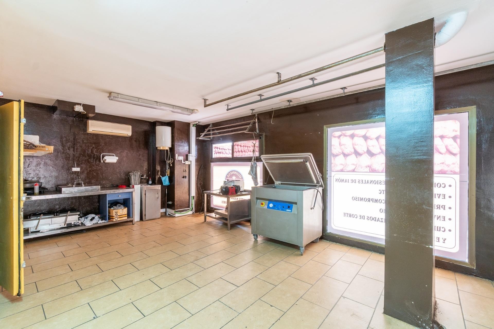 Revente - Commercial -
Torrevieja - Paseo maritimo