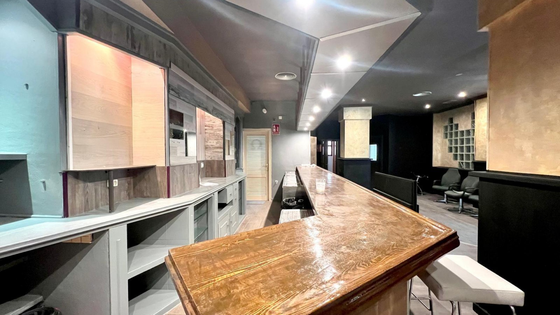 Revente - Commercial -
Torrevieja - Playa de los Naufragos