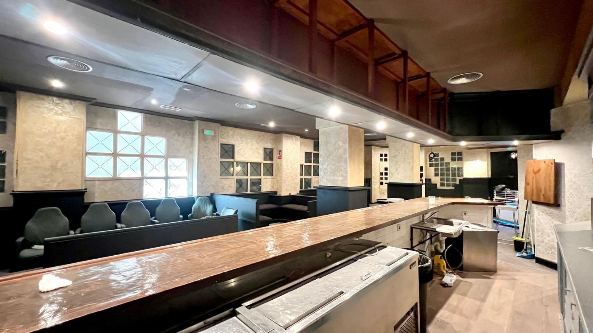 Revente - Commercial -
Torrevieja - Playa de los Naufragos