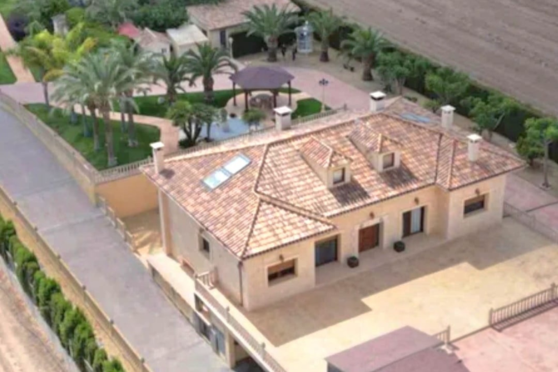 Revente - Finca / Propriété rurale -
Aspe