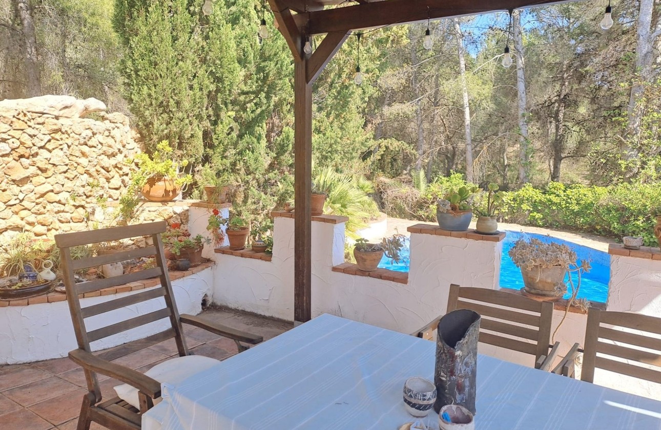 Revente - Finca / Propriété rurale -
Sax - SAX