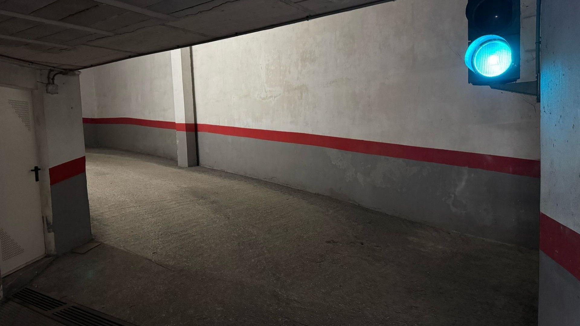 Revente - Garage -
Torrevieja - Centro