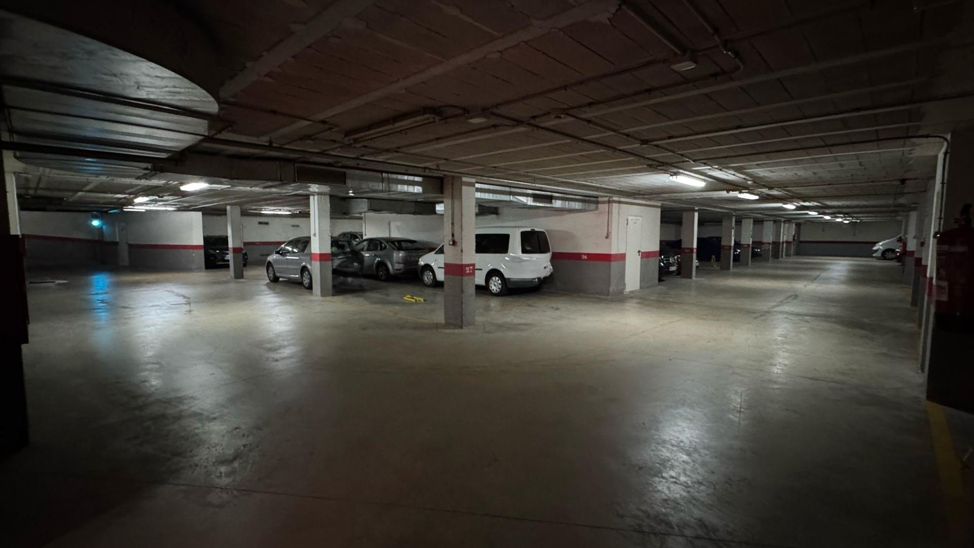 Revente - Garage -
Torrevieja - Centro