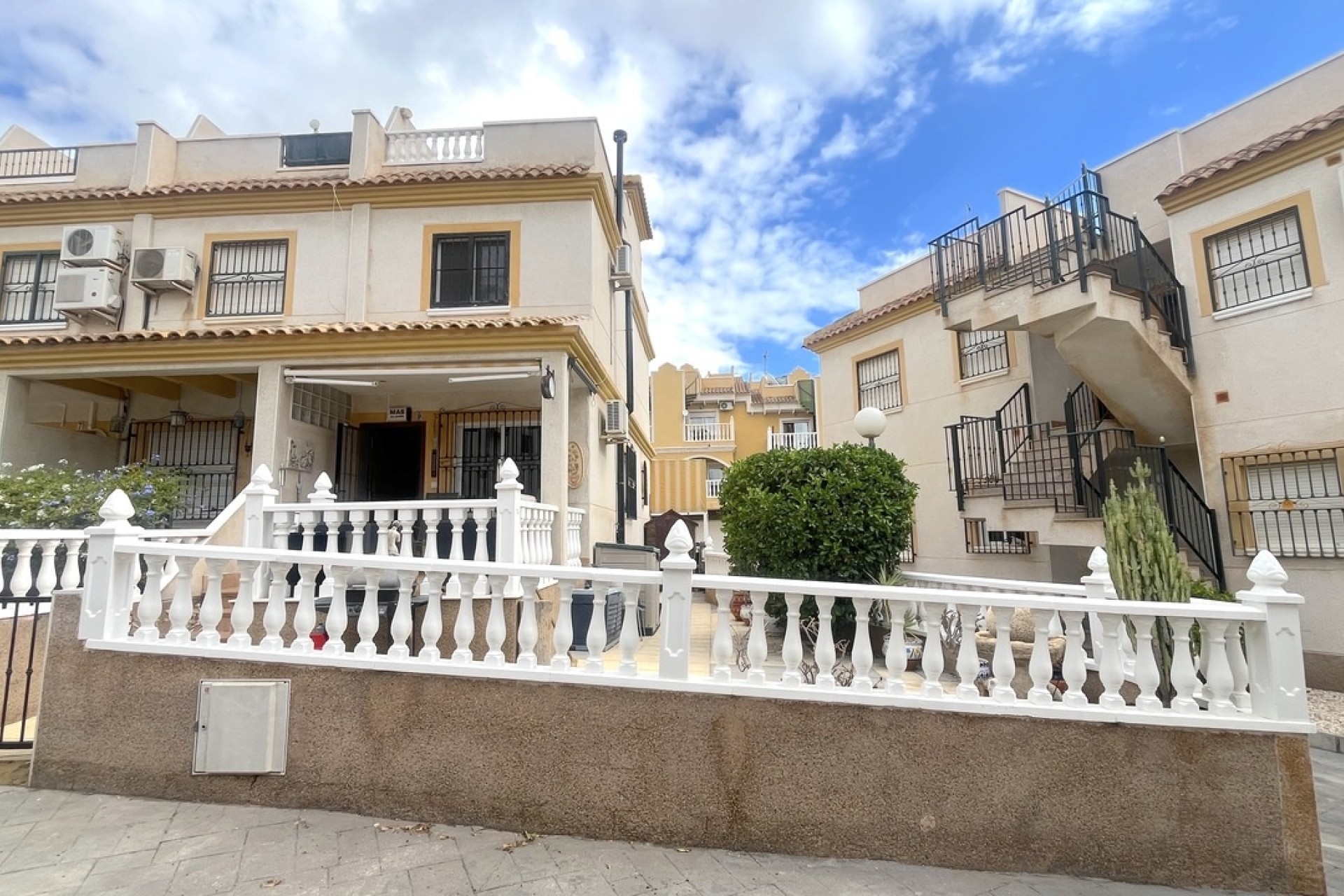 Revente - Maison de ville -
Algorfa