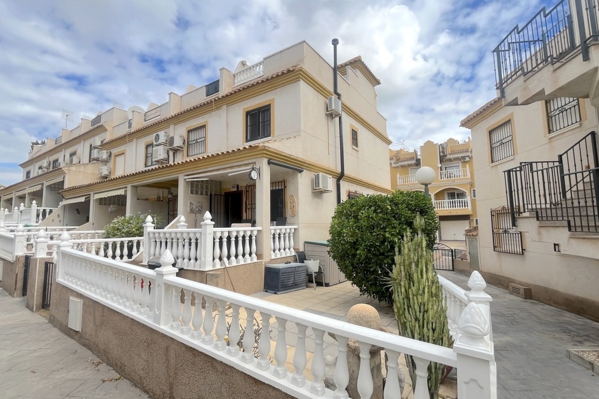 Revente - Maison de ville -
Algorfa