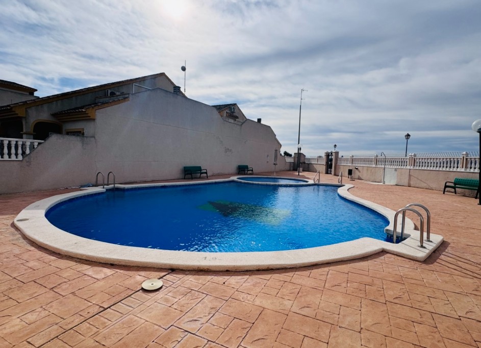 Revente - Maison de ville -
Daya Nueva