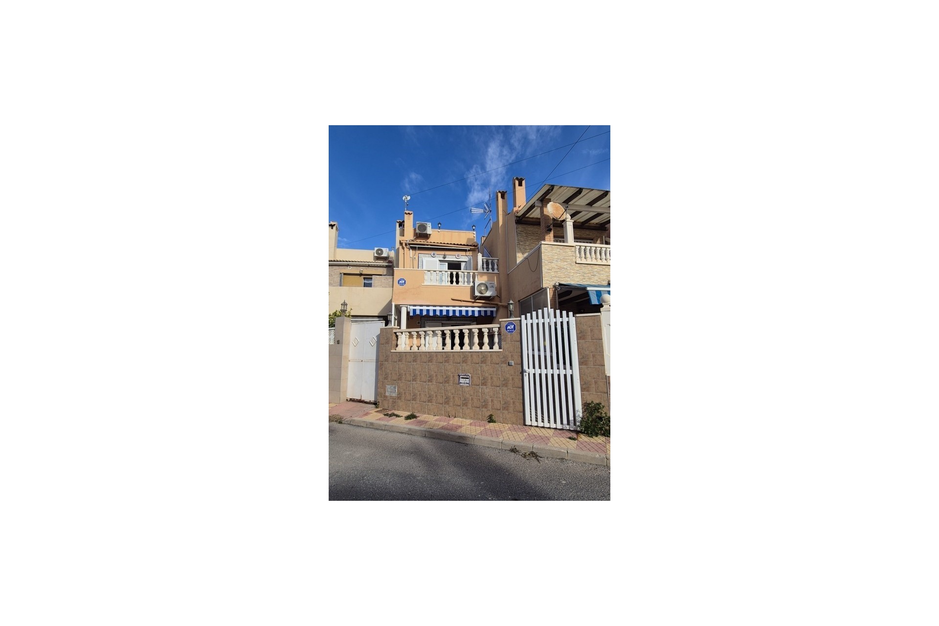 Revente - Maison de ville -
La Rosaleda - Inland