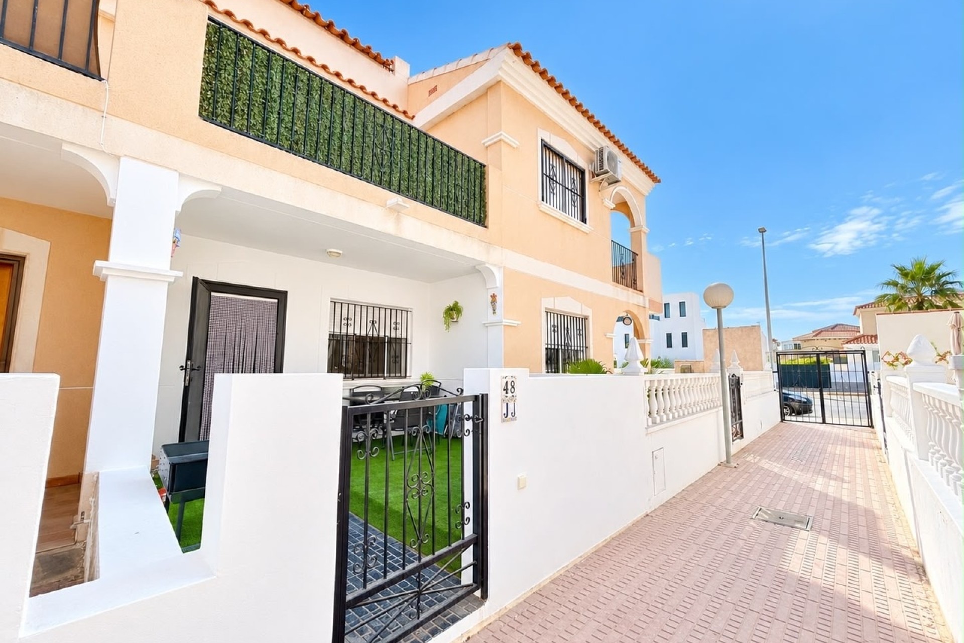 Revente - Maison de ville -
La Zenia