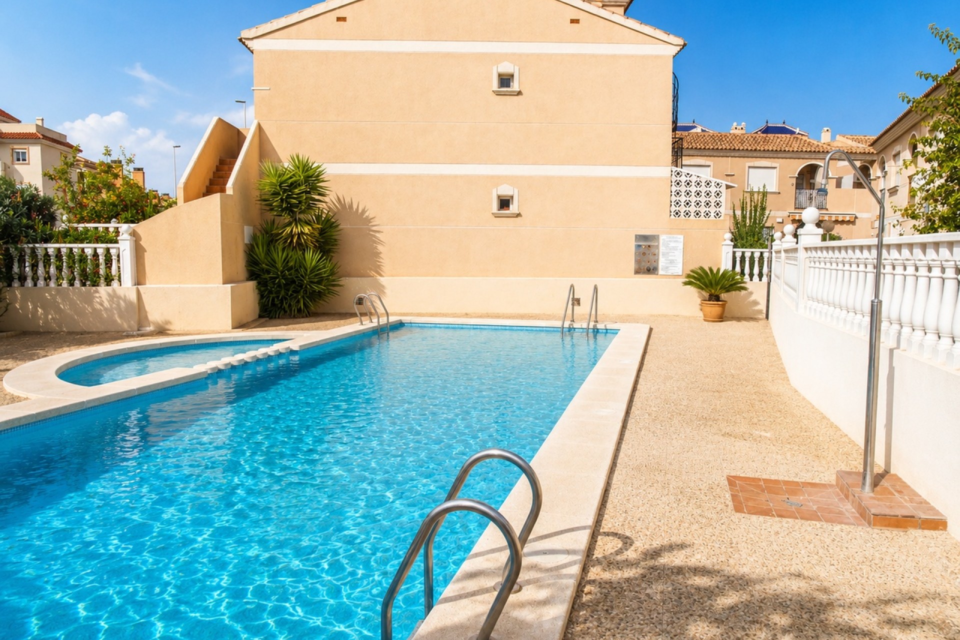Revente - Maison de ville -
La Zenia