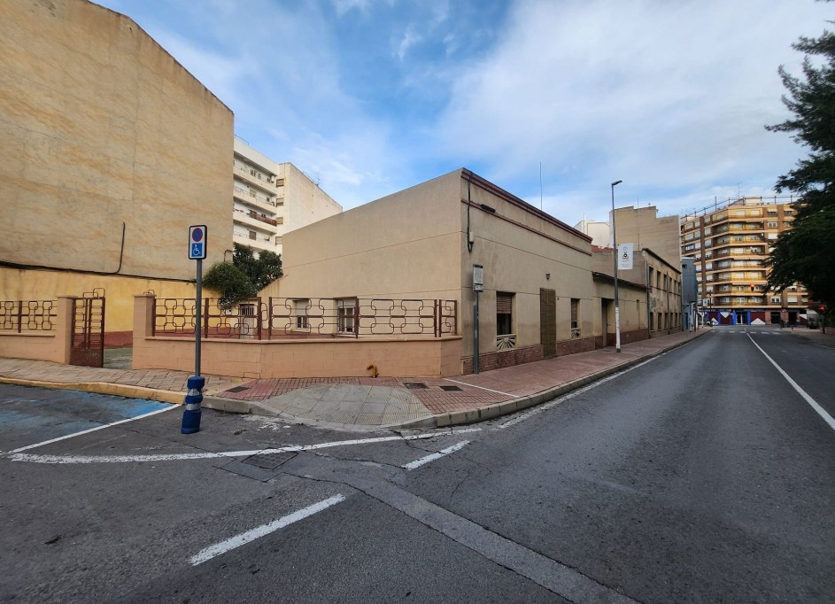 Revente - Maison de ville -
Monóvar