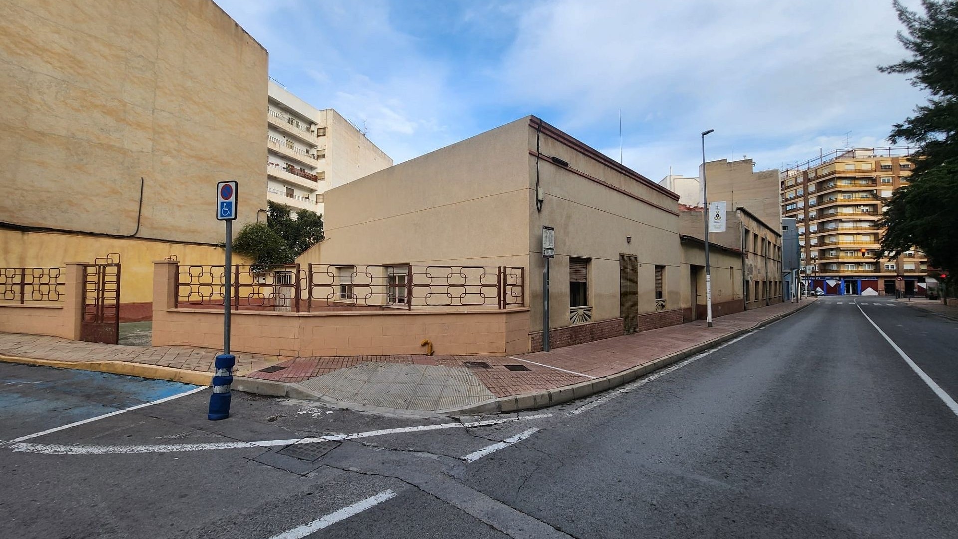 Revente - Maison de ville -
Monóvar