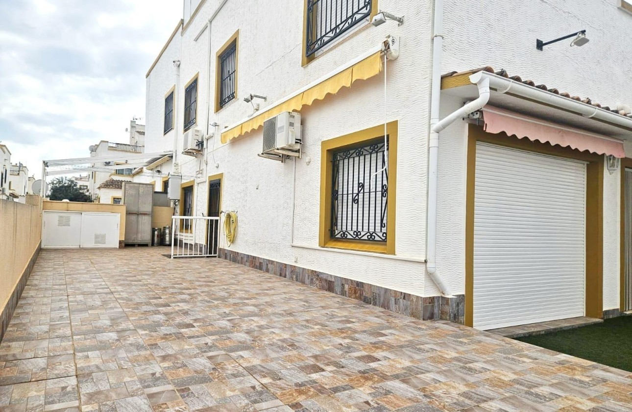 Revente - Maison de ville -
Orihuela Costa - Los Almendros-la Florida