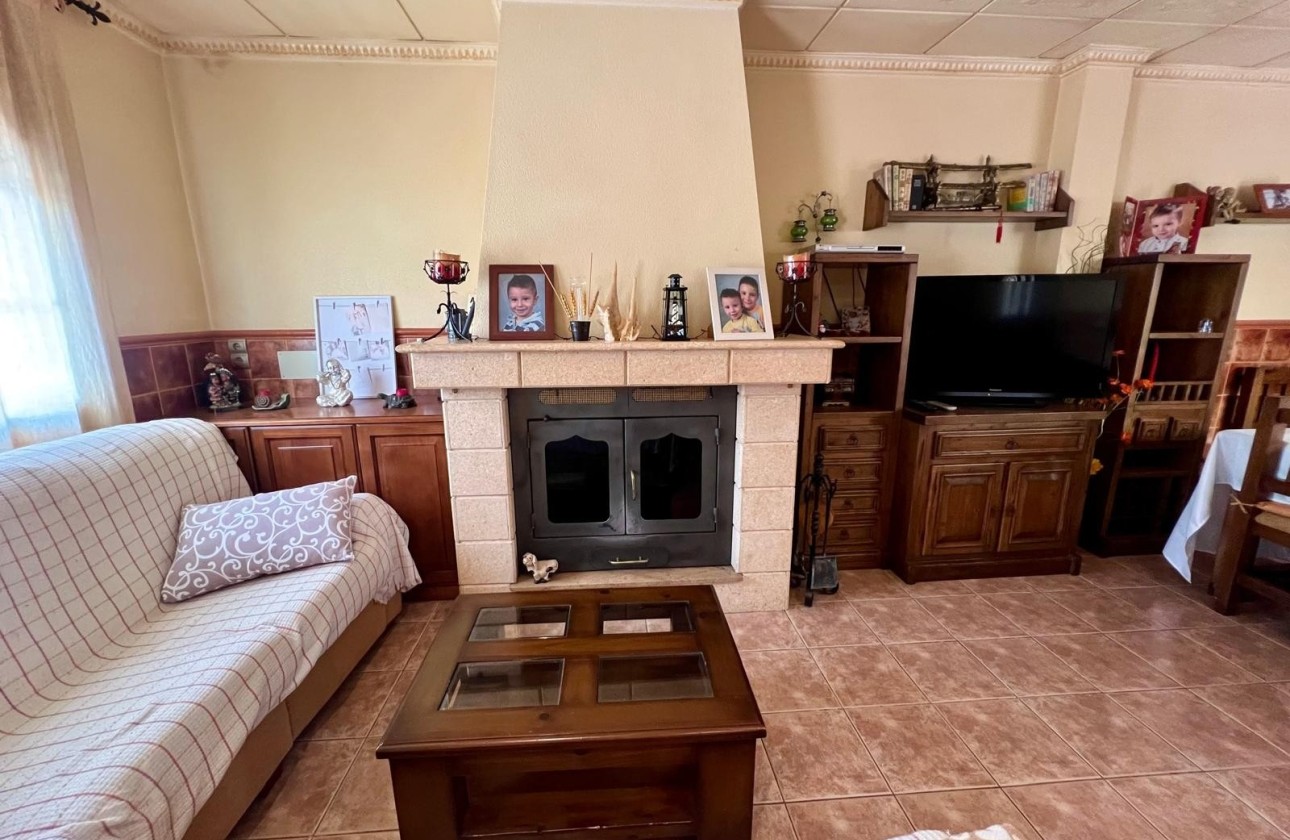 Revente - Maison de ville -
Pinoso - Inland