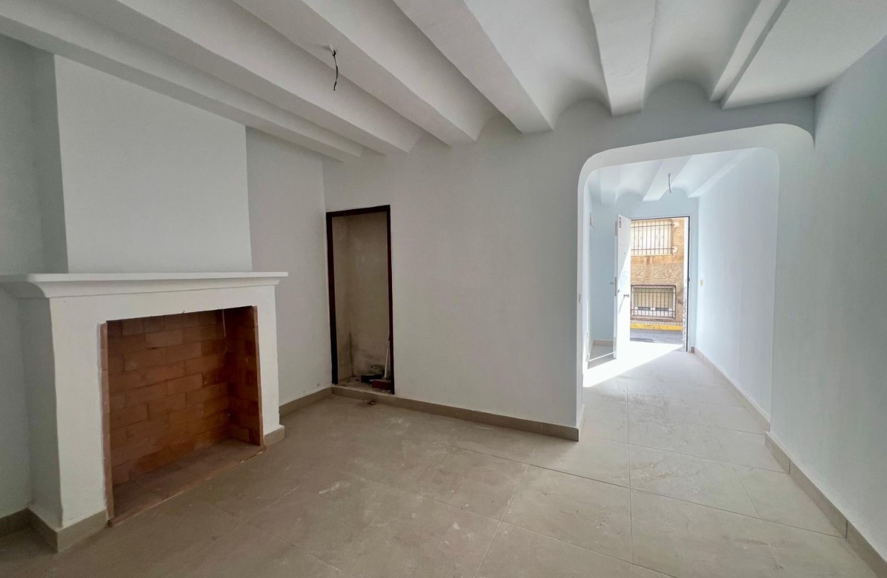 Revente - Maison de ville -
Pinoso - Inland