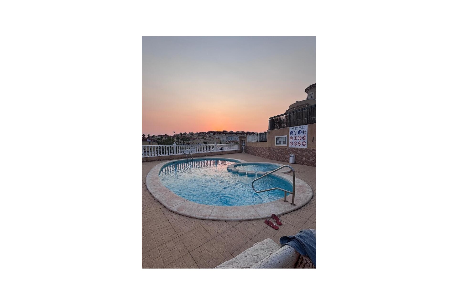 Revente - Maison de ville -
Villamartín - Costa Blanca