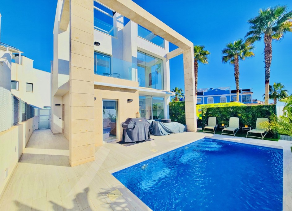 Revente - Villa Individuelle -
Cabo Roig