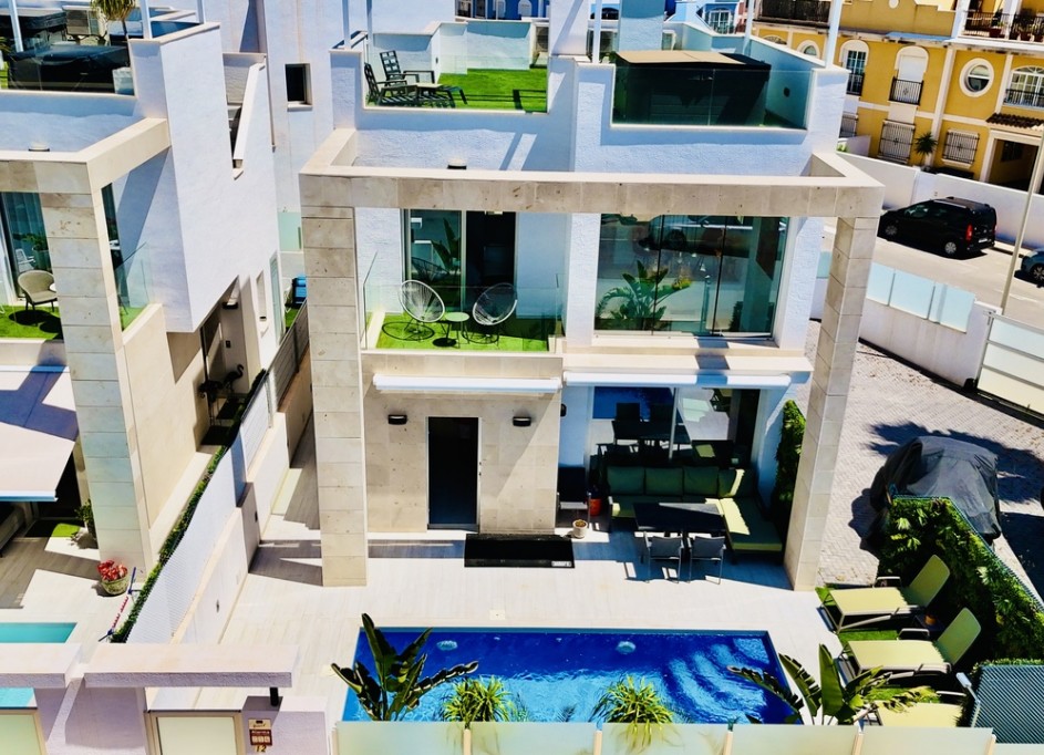 Revente - Villa Individuelle -
Cabo Roig