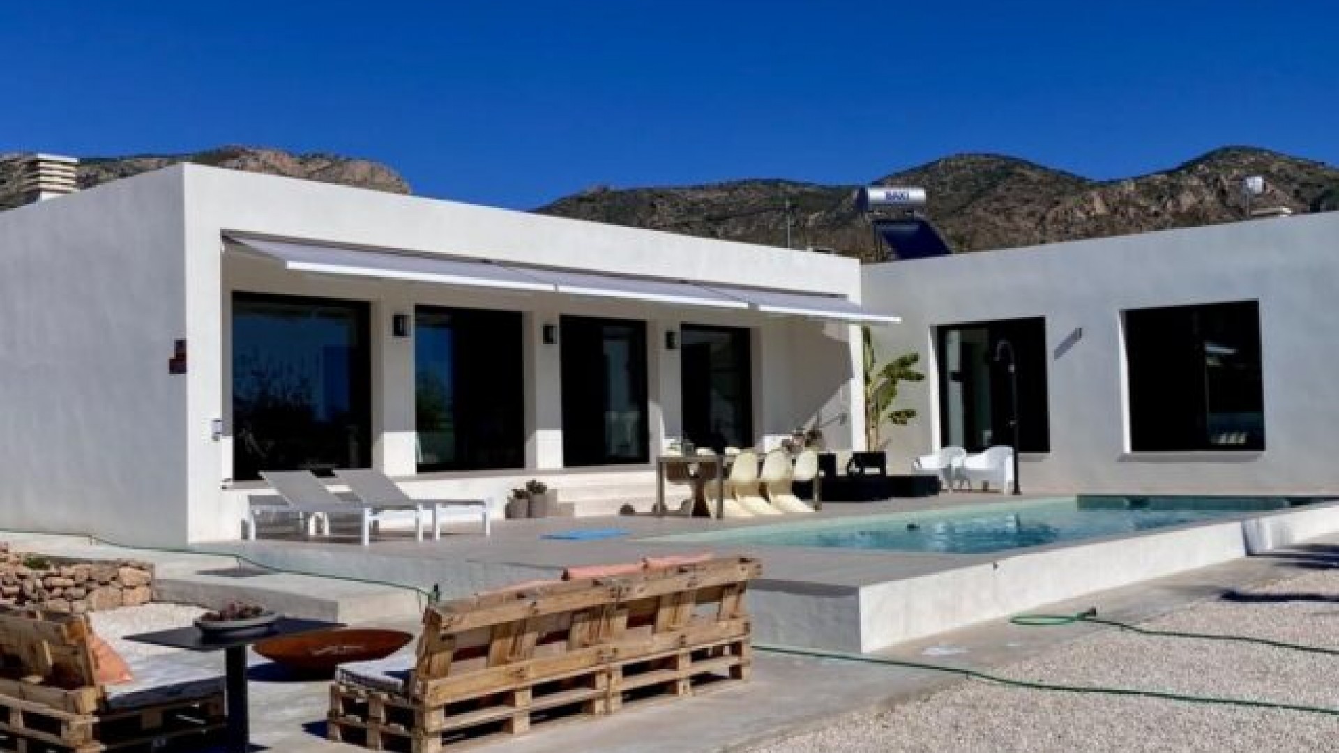 Revente - Villa Individuelle -
Hondón de las Nieves