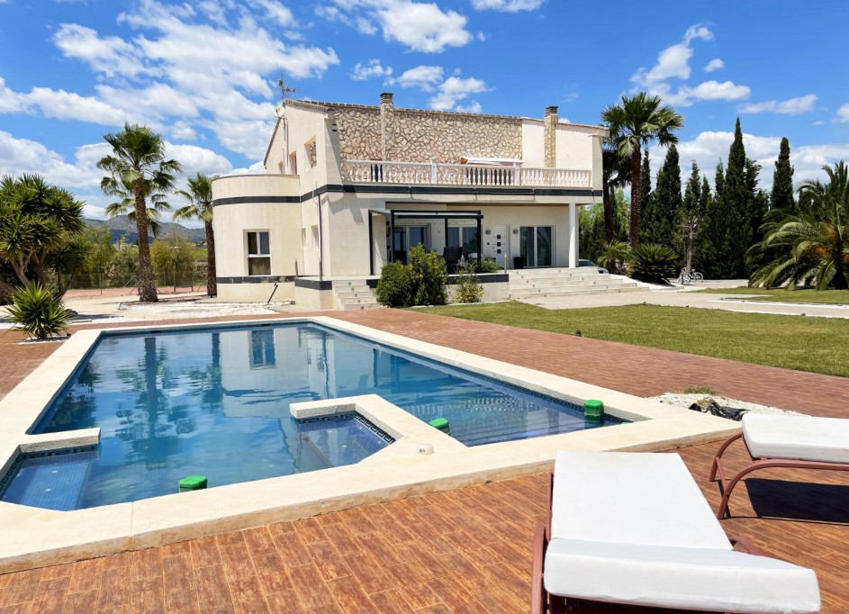 Revente - Villa Individuelle -
Novelda