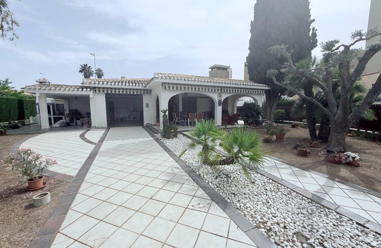 Revente - Villa Individuelle -
Orihuela Costa - Campoamor