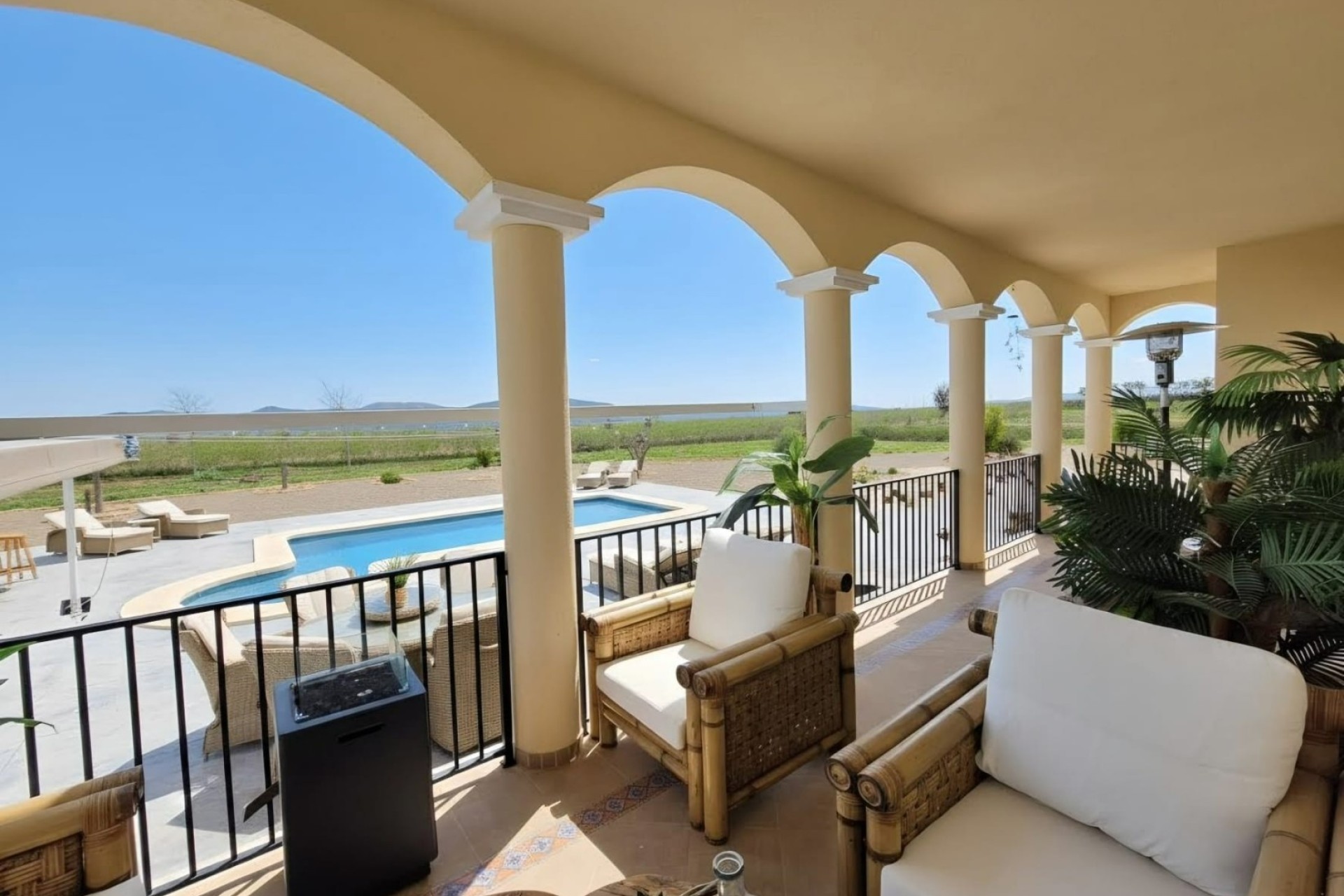 Revente - Villa Individuelle -
Pinoso - Inland