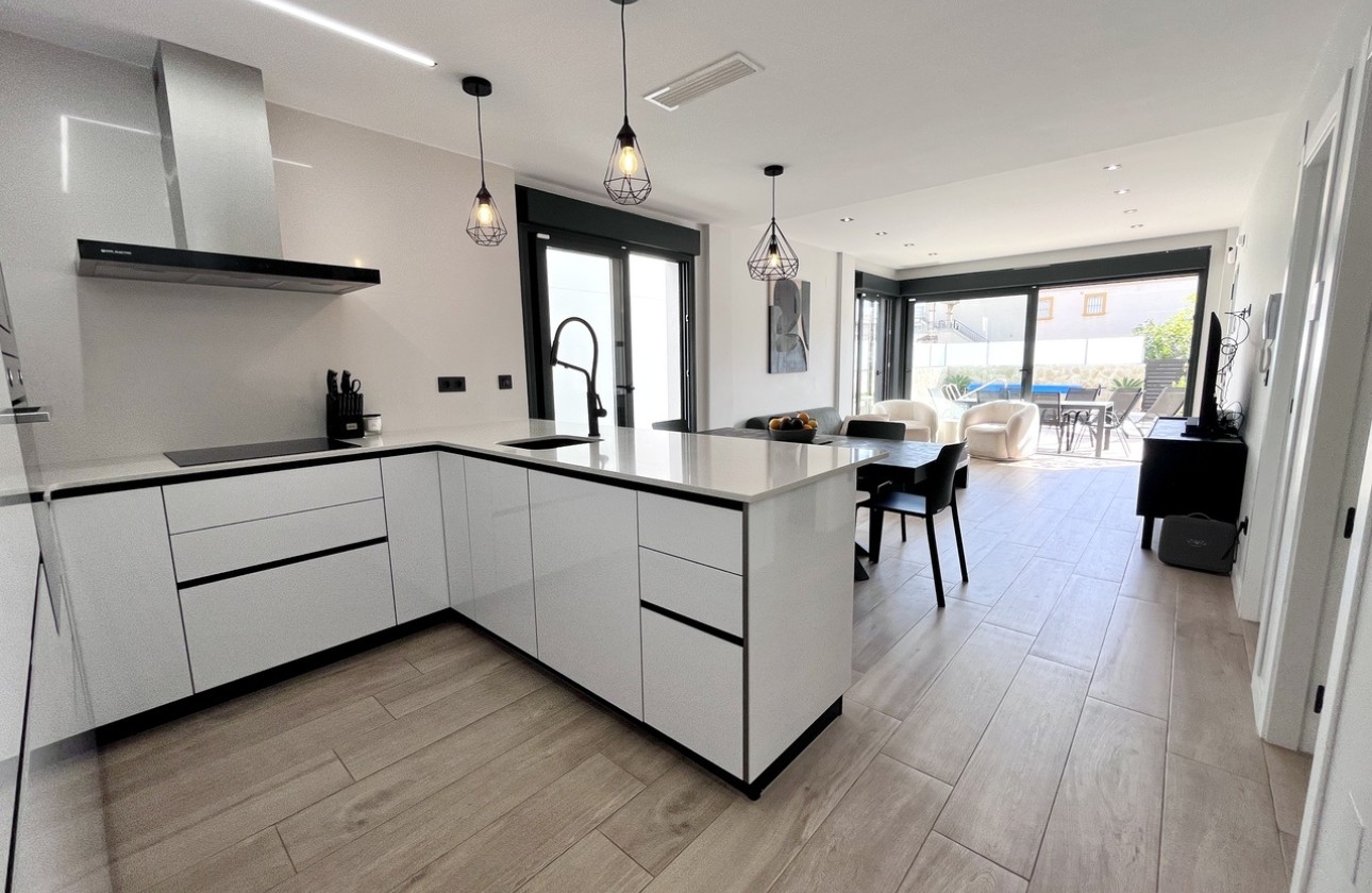 Revente - Villa Individuelle -
Punta Prima - Costa Blanca