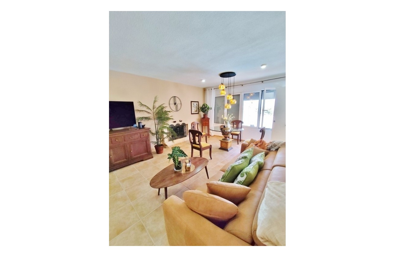 Revente - Villa Individuelle -
San Miguel de Salinas - Inland
