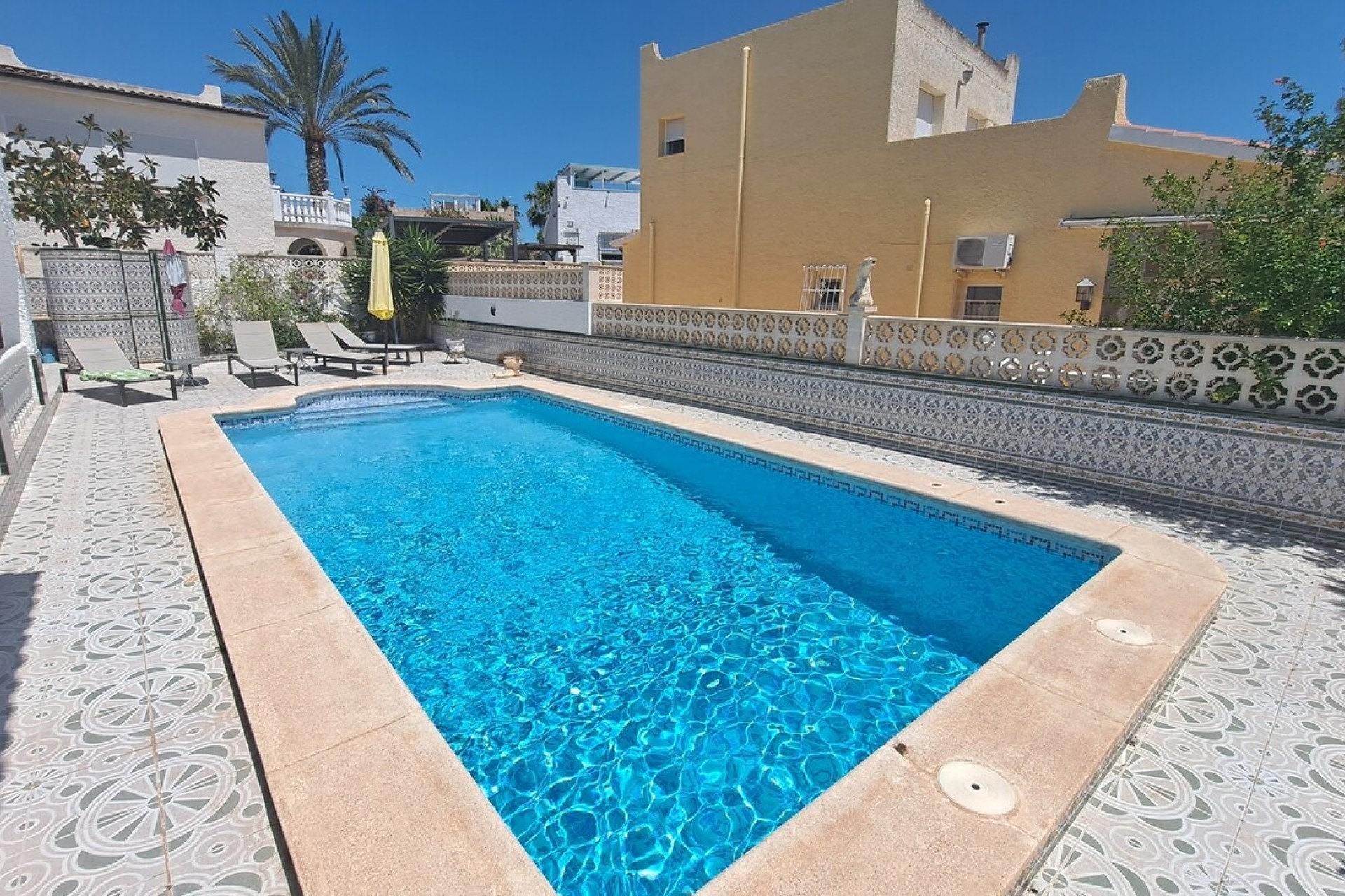 Revente - Villa Individuelle -
San Miguel de Salinas - Inland