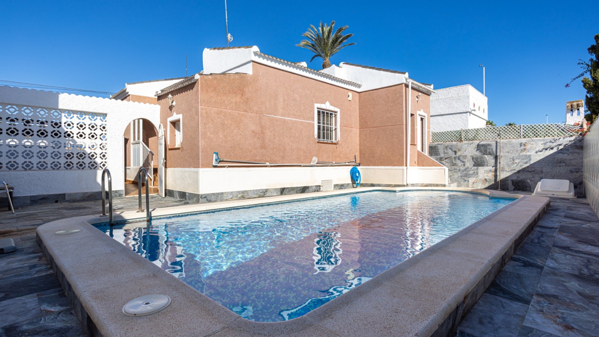 Revente - Villa Individuelle -
Torrevieja - Urbanización San Luis
