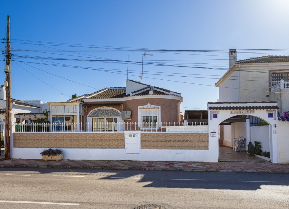 Revente - Villa Individuelle -
Torrevieja - Urbanización San Luis