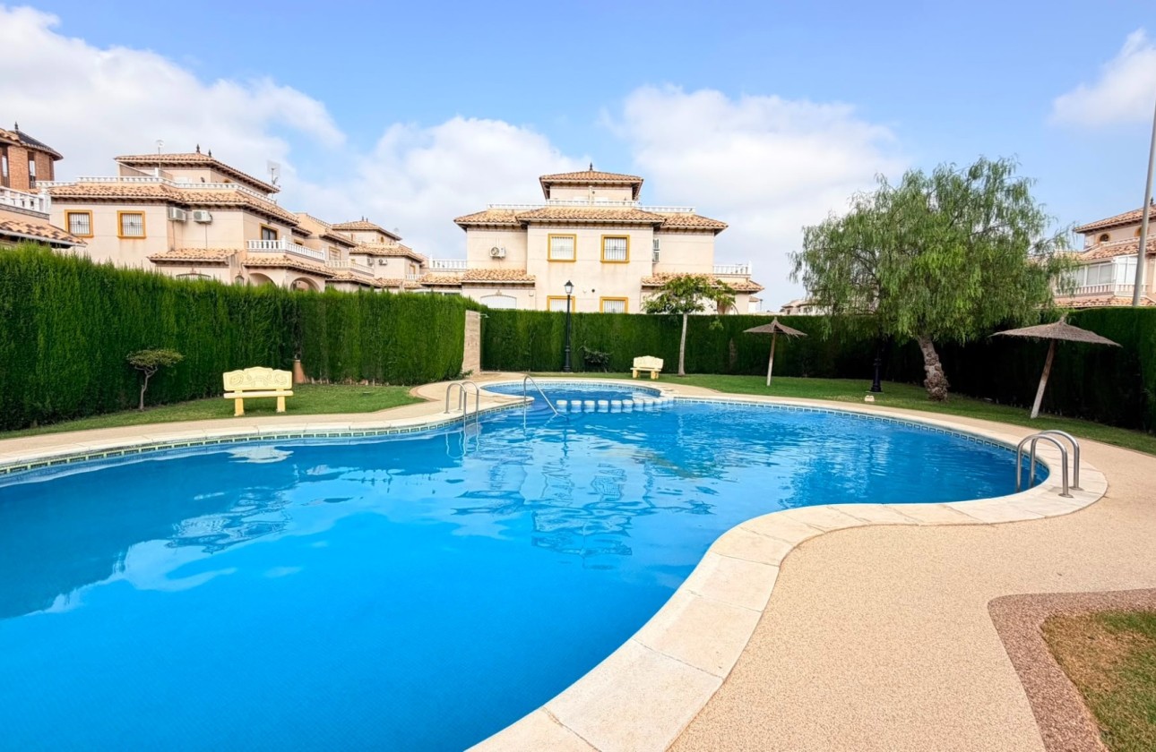 Revente - Villa jumelée -
Lomas de Cabo Roig - Playa Golf