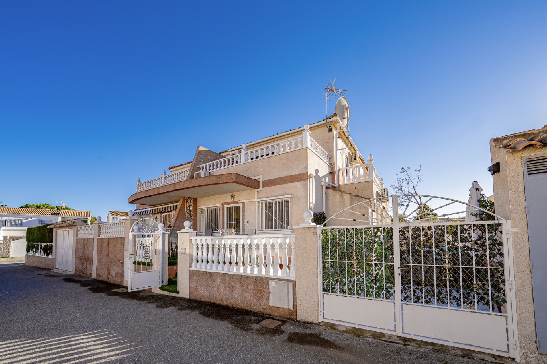 Revente - Villa mitoyenne -
Cabo Roig - La Regia
