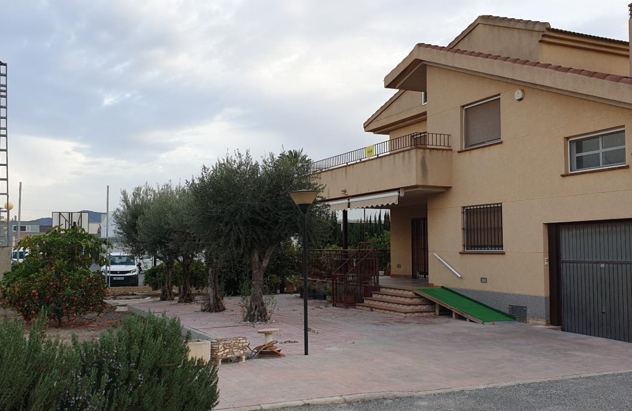 Revente - Villa mitoyenne -
Casillas - CASILLAS