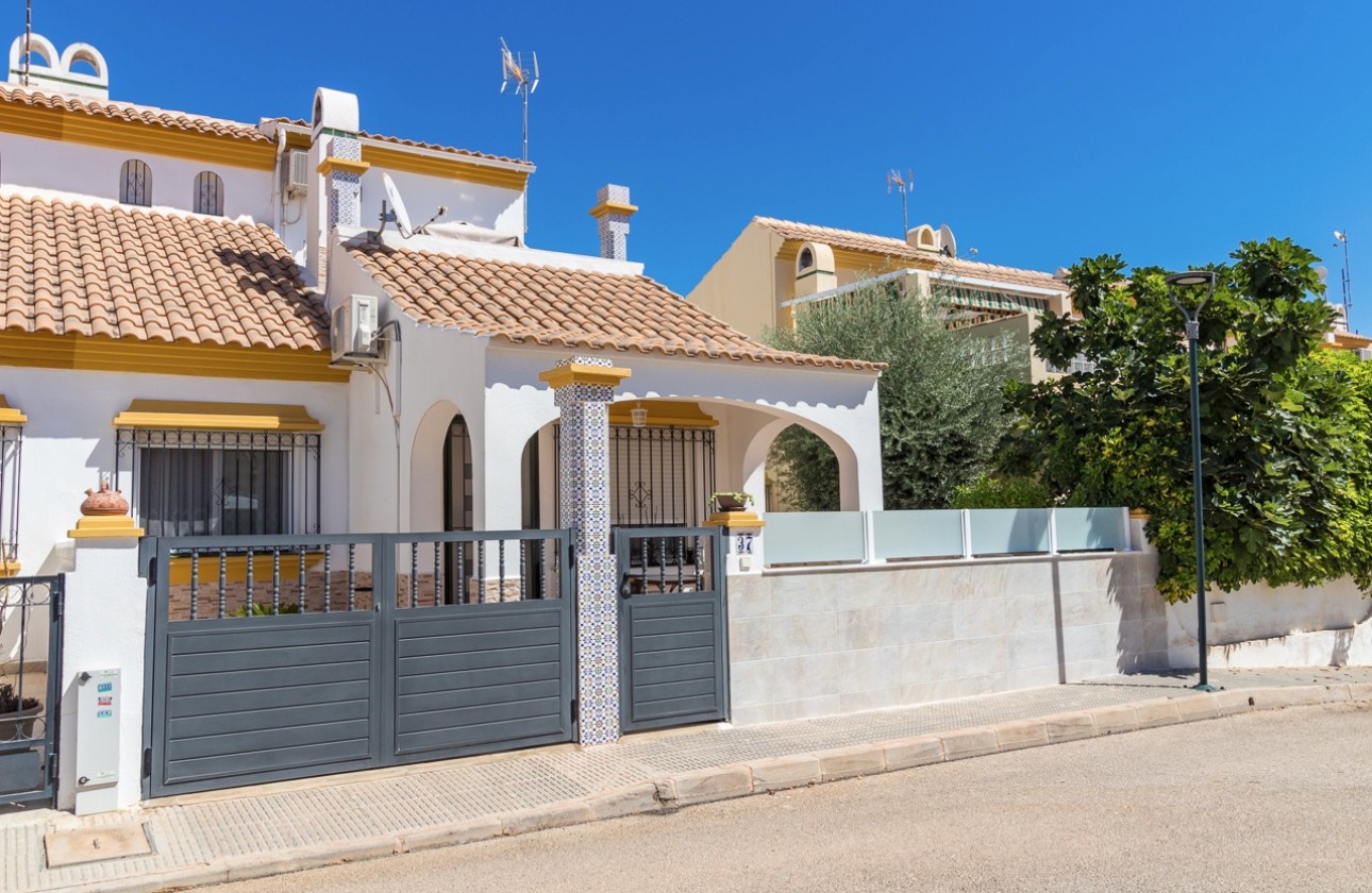 Revente - Villa mitoyenne -
La Zenia