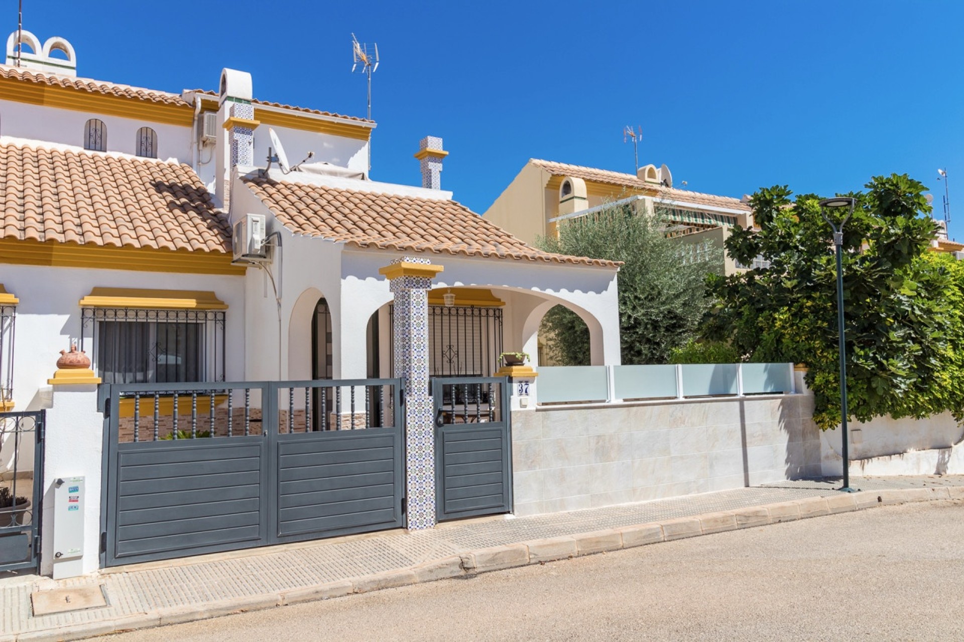 Revente - Villa mitoyenne -
La Zenia