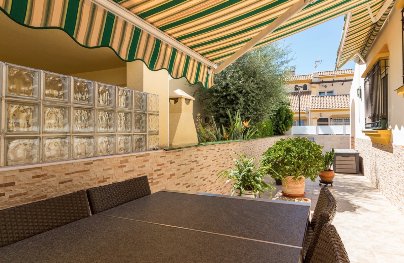 Revente - Villa mitoyenne -
La Zenia