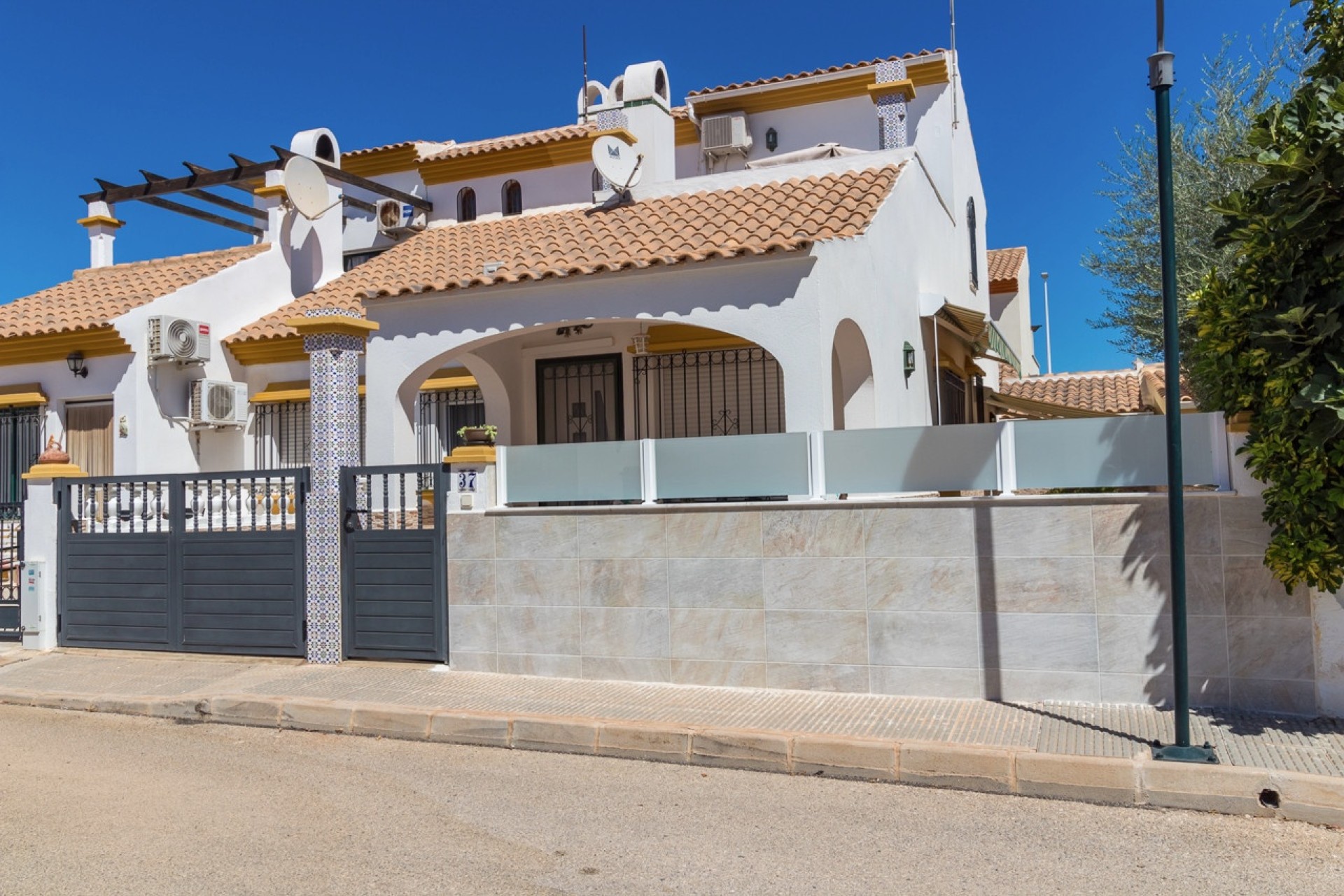Revente - Villa mitoyenne -
La Zenia
