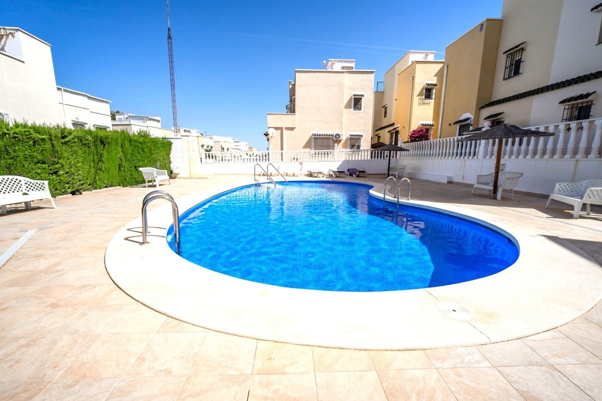 Revente - Villa mitoyenne -
Los Altos - Res Valle de los pinos