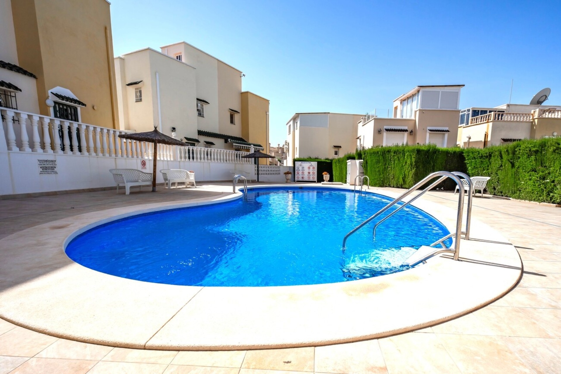 Revente - Villa mitoyenne -
Los Altos - Res Valle de los pinos